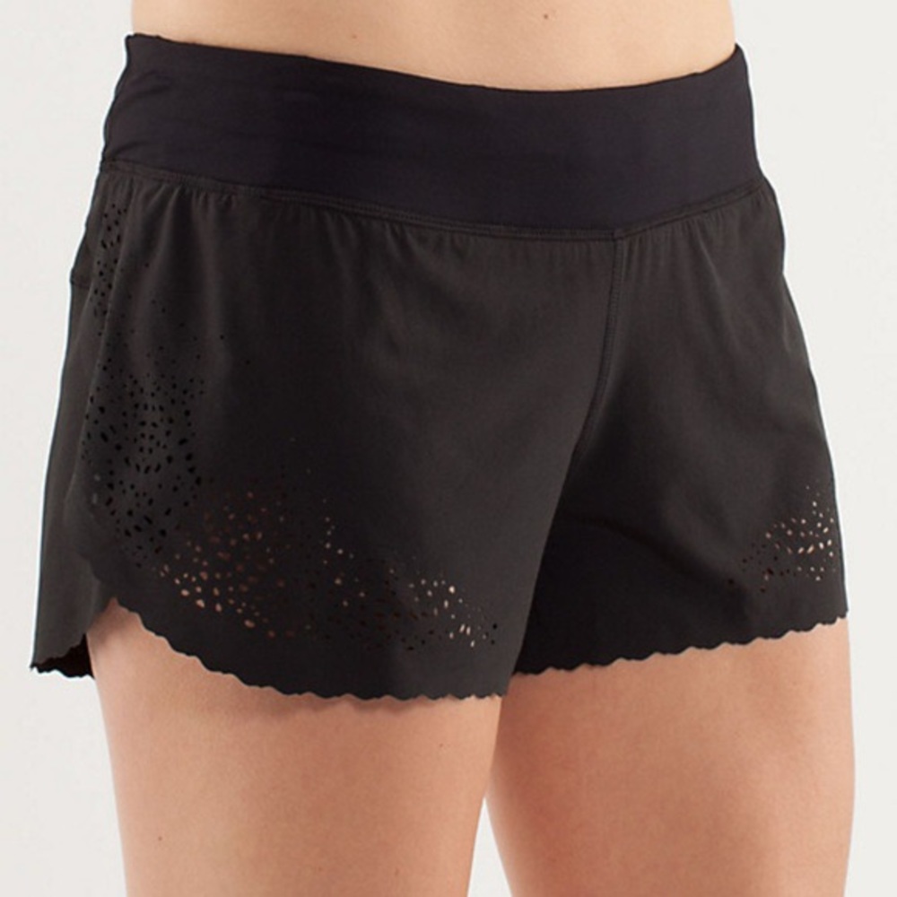 LULULEMON Laser Cut Marathon Shorts Black Women’s Size 8